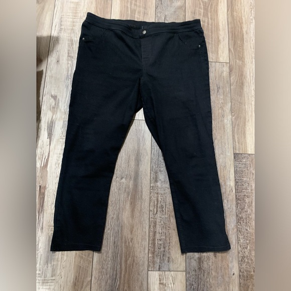 Black capris - Picture 1 of 4